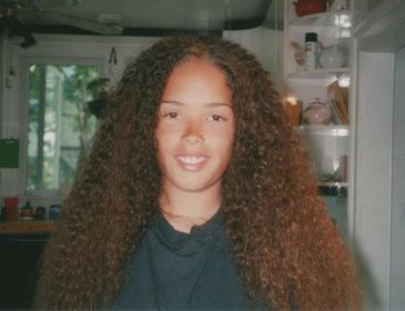 A tween curly hair style.